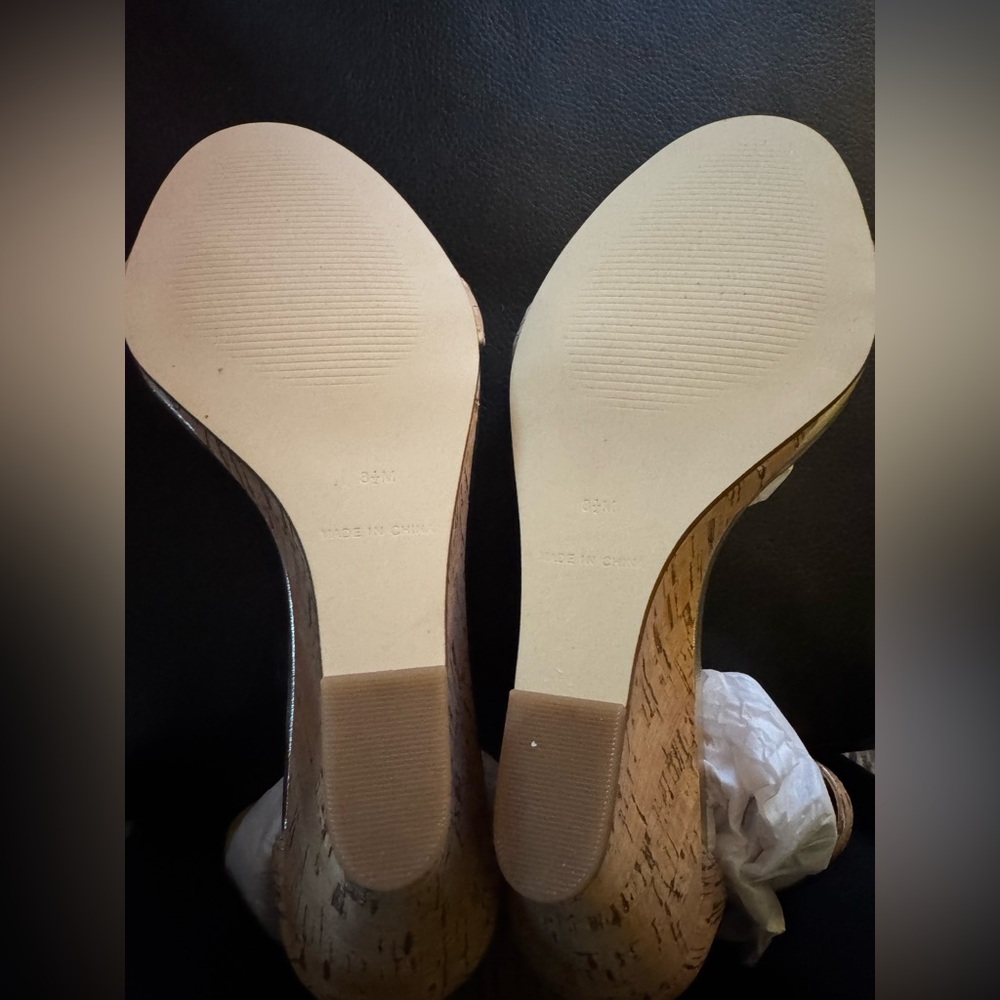 Lilly Pulitzer Jenna Wedge - NWOT - box included - Size 8.5 - Picture 5 of 6